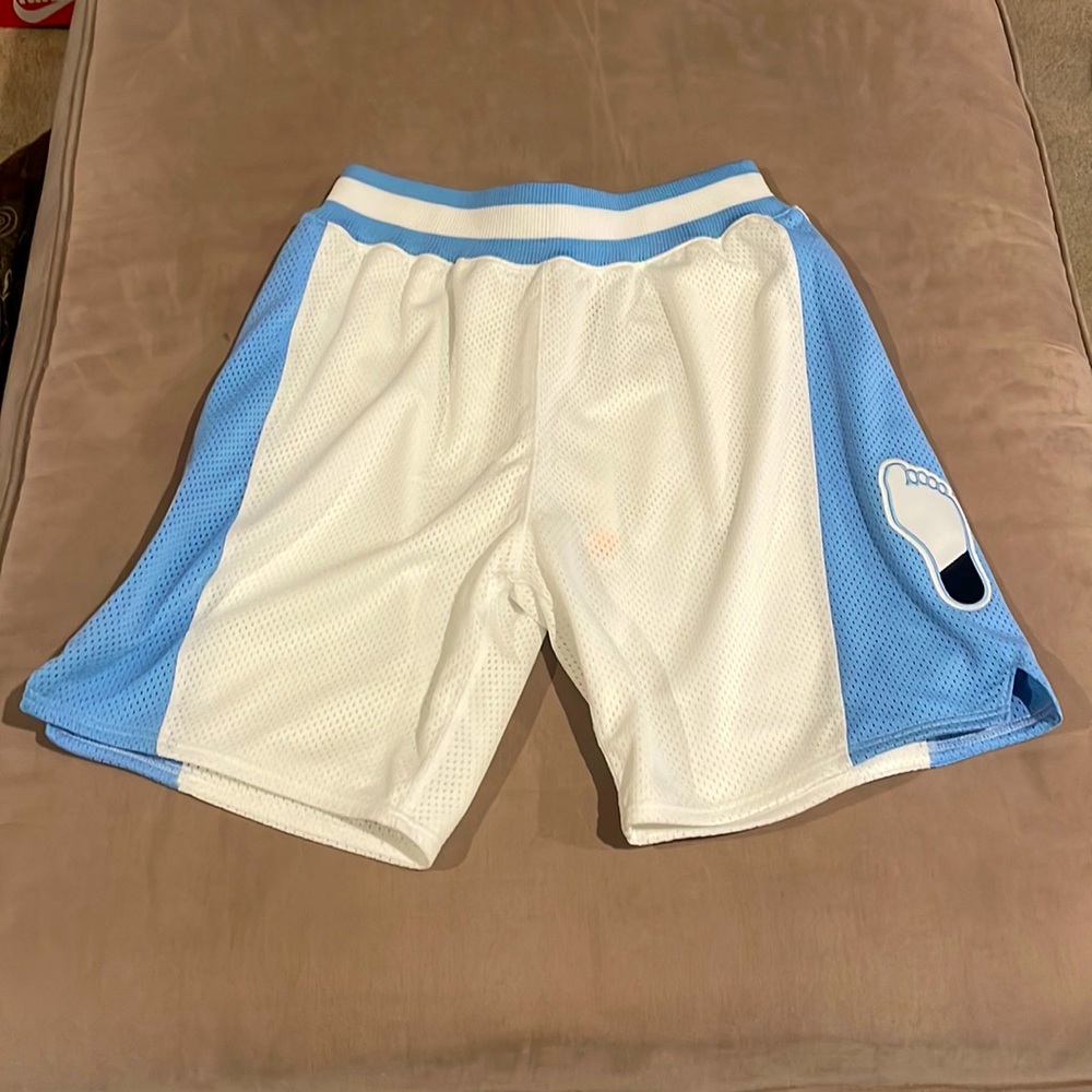 UNC Tar Heels - BBALL shorts - Mitchell & Ness